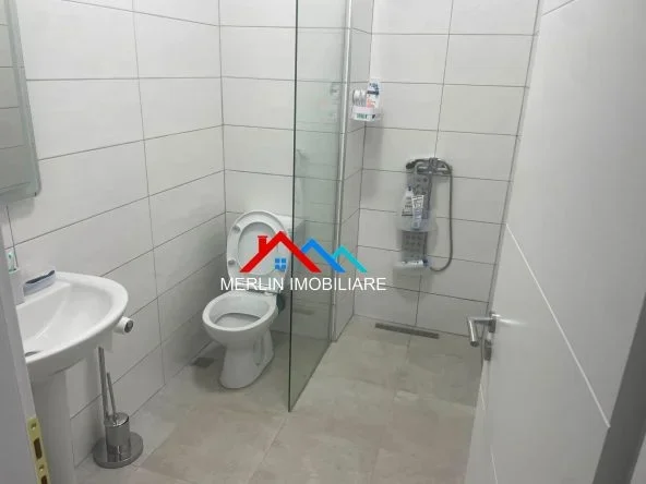 Tirane, jepet me qera apartament 2+1+Ballkon Kati 2, 100 m² 735 € (RRUGA BARDHYL,BRRYLI)