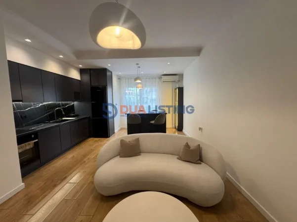 Tirane, jepet me qera apartament 2+1 , 80 m² 650 € 