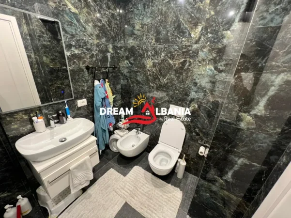 Tirane, jepet me qera apartament 2+1+Ballkon Kati 3, 128 m² 1.200 € 