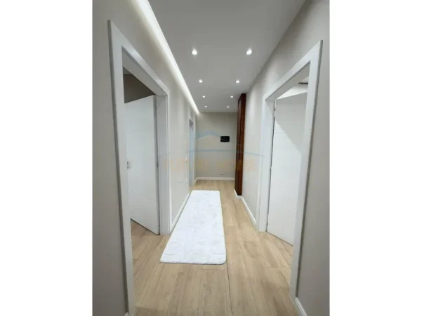 Tirane, shitet apartament 2+1+Ballkon , 107 m² 165.000 € (Unaza e Re)