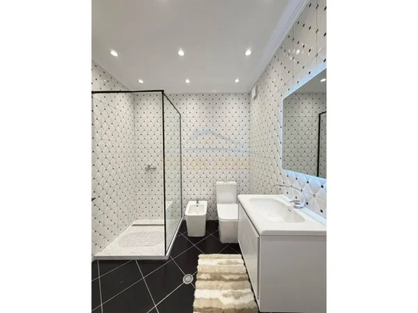 Tirane, shitet apartament 2+1+Ballkon , 107 m² 165.000 € (Unaza e Re)