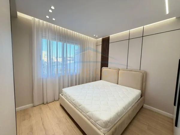 Tirane, shitet apartament 2+1+Ballkon , 107 m² 165.000 € (Unaza e Re)