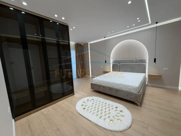 Tirane, shitet apartament 2+1+Ballkon , 107 m² 165.000 € (Unaza e Re)