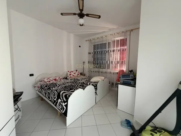 Shkembi Kavajes, shitet apartament 1+1+Aneks+Ballkon Kati 4, 85 m² 160.000 € (shkembi i kavajes)