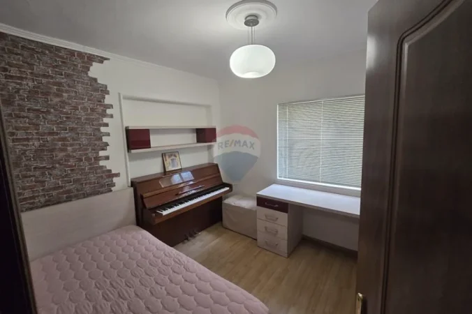 Tirane, jepet me qera apartament 4+1+Aneks+Ballkon Kati 3, 120 m² 1.000 € (Mine Peza)
