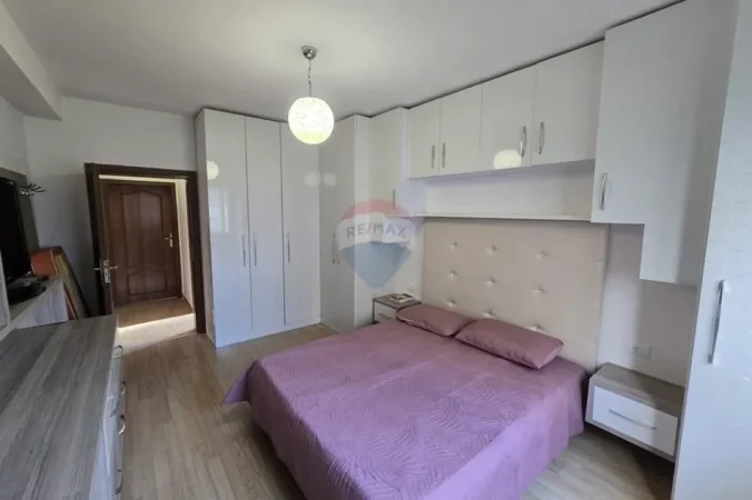 Tirane, jepet me qera apartament 4+1+Aneks+Ballkon Kati 3, 120 m² 1.000 € (Mine Peza)