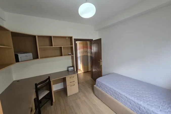 Tirane, jepet me qera apartament 4+1+Aneks+Ballkon Kati 3, 120 m² 1.000 € (Mine Peza)