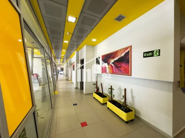 Tirane, jepet me qera zyre Kati 2, 916 m² 18.000 € (RRUGA E “KAVAJËS”)