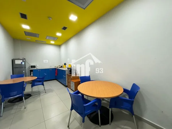Tirane, jepet me qera zyre Kati 2, 916 m² 18.000 € (RRUGA E “KAVAJËS”)