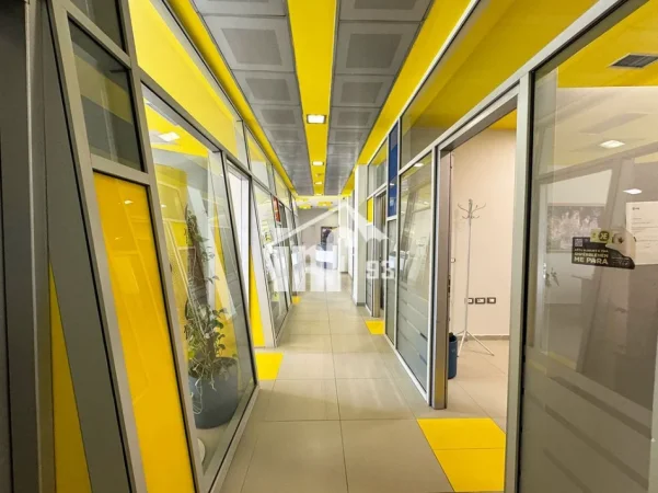 Tirane, jepet me qera zyre Kati 2, 916 m² 18.000 € (RRUGA E “KAVAJËS”)