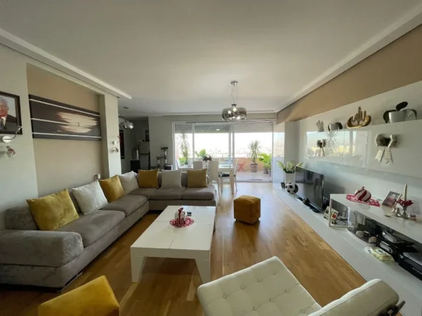 Tirane, shitet apartament+verande | Penthouse 3+1 , 180 m² 360.000 € (Kopshti Botanik)