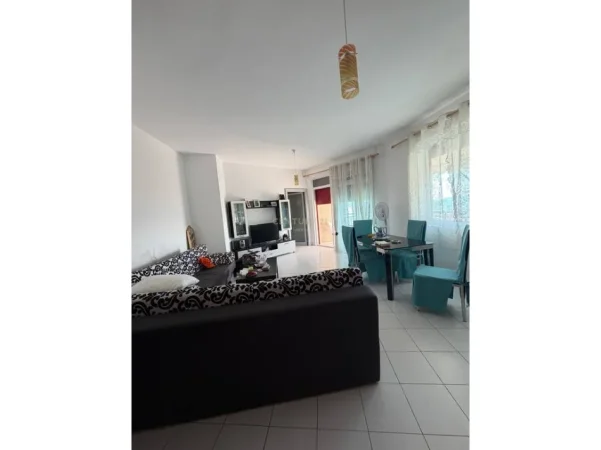 Shkembi Kavajes, shitet apartament 1+1+Aneks+Ballkon Kati 4, 85 m² 160.000 € (shkembi i kavajes)