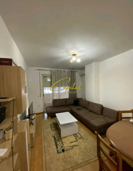 Tirane, jepet me qera apartament 2+1 Kati 1, 85 m² 550 € (ASTIR)