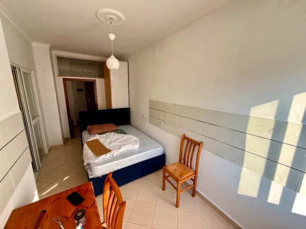 Tirane, jepet me qera apartament 2+1 Kati 2, (fresk)