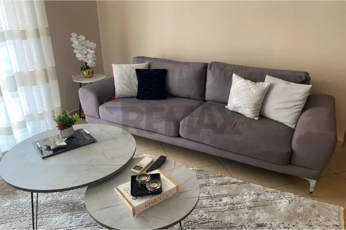 Tirane, jepet me qera apartament 1+1+Ballkon Kati 4, 73 m² 600 € (Rruga e Kavajes)