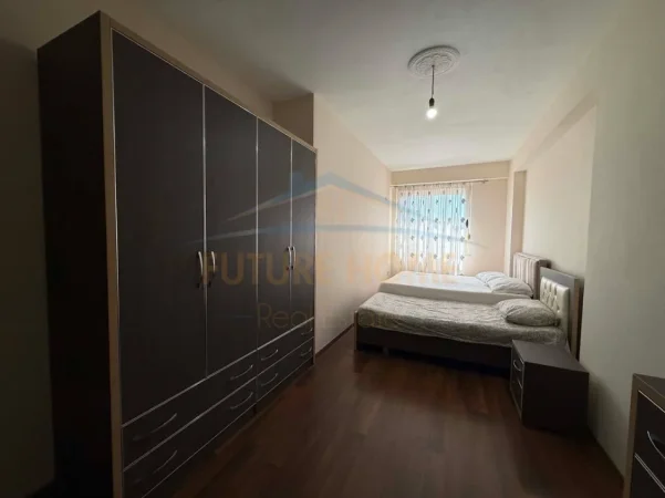 Tirane, jepet me qera apartament 2+1+Ballkon Kati 7, 107 m² 550 € (Unaza e Re)