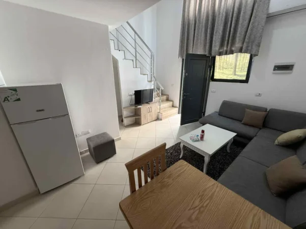 Tirane, jepet me qera apartament duplex 1+1+Ballkon Kati 1, 60 m² 450 €
