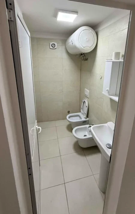 Tirane, jepet me qera apartament duplex 1+1+Ballkon Kati 1, 60 m² 450 €