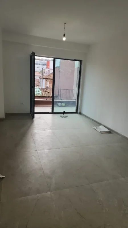 Tirane, jepet me qera zyre Kati 1, 97 m² 1.300 € (MYSLYM SHYRI)
