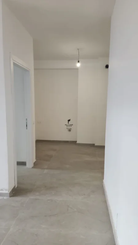 Tirane, jepet me qera zyre Kati 1, 97 m² 1.300 € (MYSLYM SHYRI)
