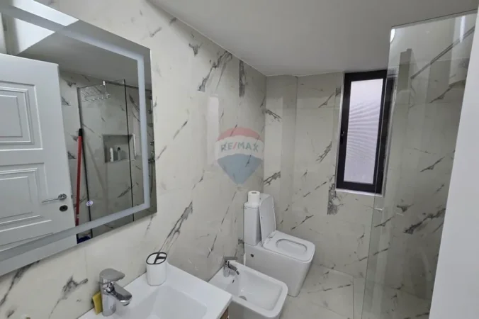 Tirane, jepet me qera apartament 2+1+Ballkon Kati 3, 58 m² 800 € (Tregu Cam)