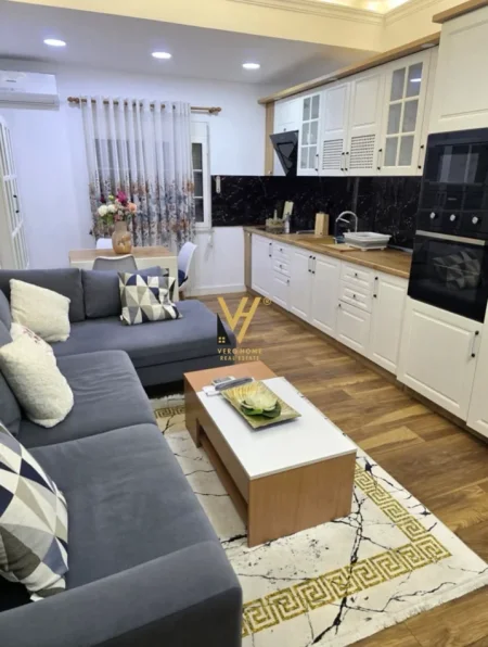 Tirane, jepet me qera apartament 1+1+Ballkon Kati 4, 70 m² 670 € (RRUGA MARGARITA TUTULANI)