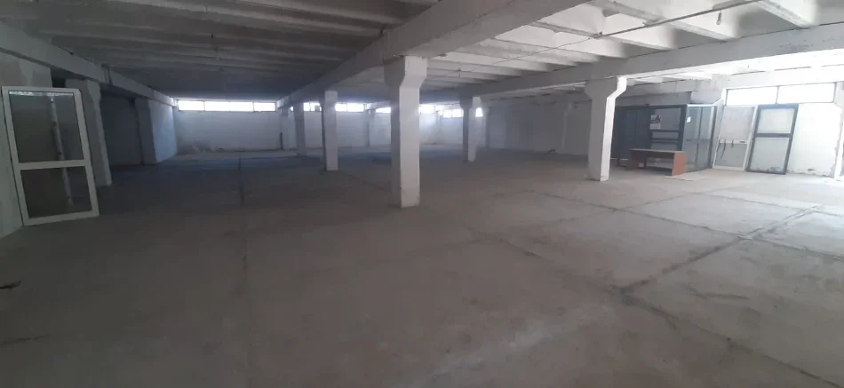 Shkoder, jepen me qera ambjente biznesi per Magazina