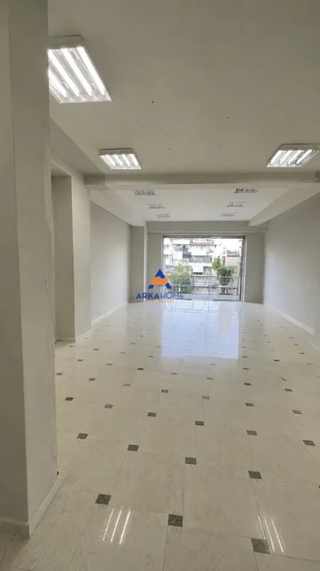 Tirane, jepet me qera ambjent biznesi Kati 0, 160 m² 16.877 € 