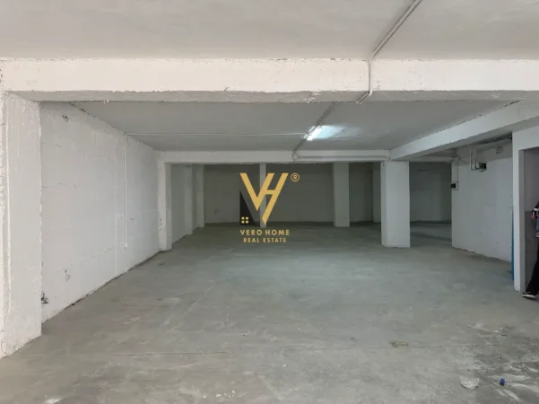 Tirane, jepet me qera magazine Kati 0, 480 m² 2.100 € (AUTOTRAKTORET)