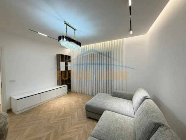 Tirane, jepet me qera apartament 1+1+Ballkon Kati 1, 65 m² 650 € (Unaza e Re)
