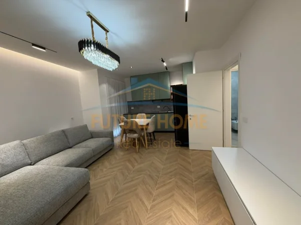 Tirane, jepet me qera apartament 1+1+Ballkon Kati 1, 65 m² 650 € (Unaza e Re)