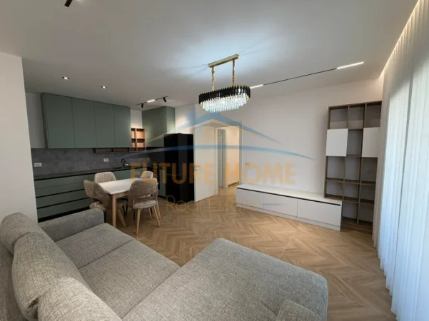 Tirane, jepet me qera apartament 1+1+Ballkon Kati 1, 65 m² 650 € (Unaza e Re)