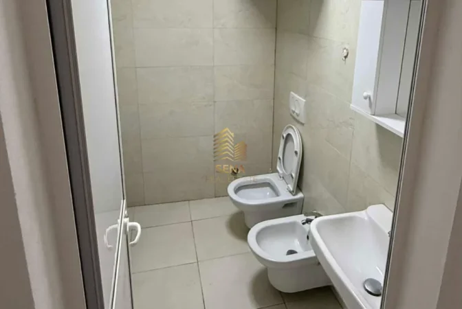 Tirane, jepet me qera apartament 1+1 Kati 1, 55 m² 450 € (Rruga e Dibres)