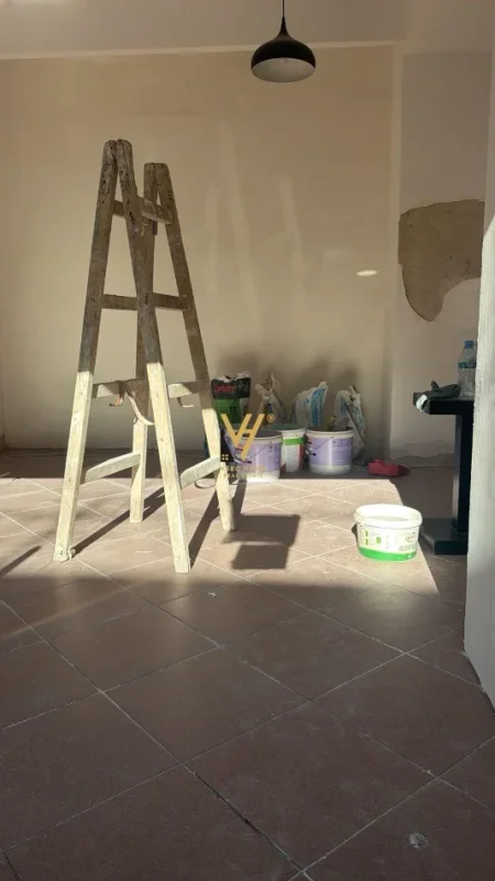 Tirane, jepet me qera ambjent biznesi Kati 0, 35 m² 420 € (MYSLYM SHYRI)
