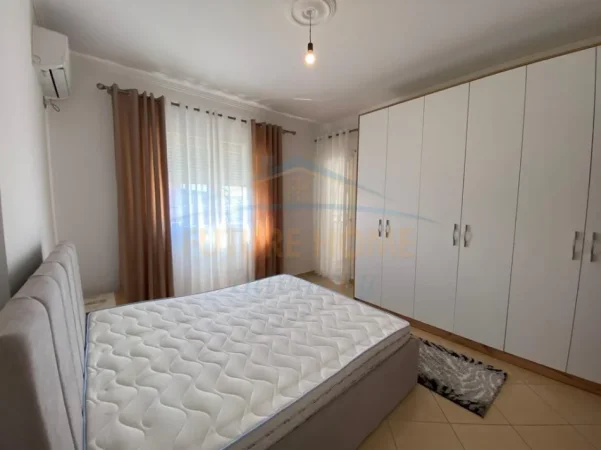Tirane, jepet me qera apartament 1+1+Ballkon Kati 4, 64 m² 420 € (Fresk)