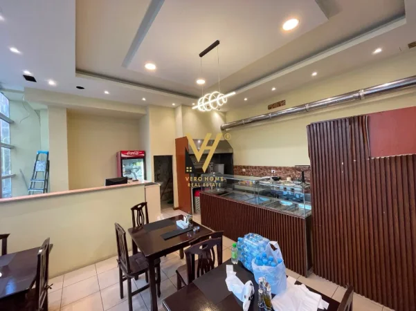 Tirane, jepet me qera ambjent biznesi Kati 0, 90 m² 900 € (ZOGU I ZI)
