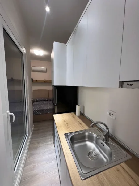 Tirane, jepet me qera apartament Studio Kati 1, 35 m² 360 € (Mangalem 21 dhjetori)