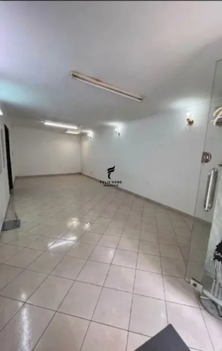 Tirane, jepet me qera dyqan Kati -1, 38 m² 500 € (RRUGA E BARRIKADAVE)