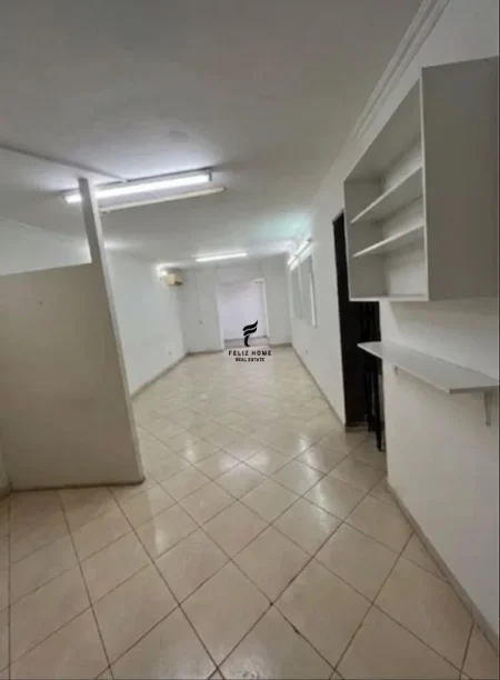 Tirane, jepet me qera dyqan Kati -1, 38 m² 500 € (RRUGA E BARRIKADAVE)