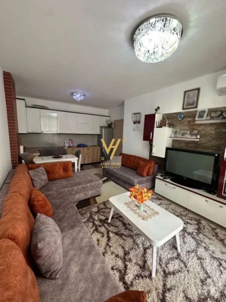 Tirane, jepet me qera apartament 1+1+Ballkon Kati 3, 87 m² 470 € (FRESKU)