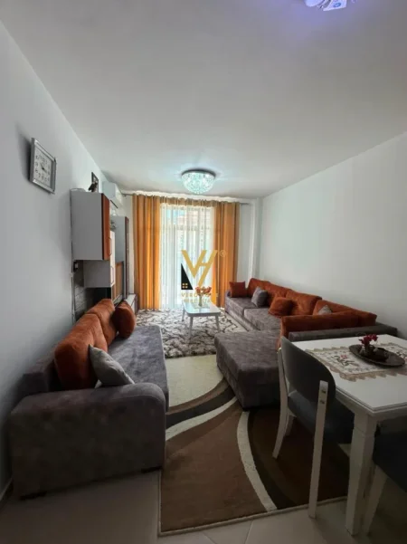 Tirane, jepet me qera apartament 1+1+Ballkon Kati 3, 87 m² 470 € (FRESKU)