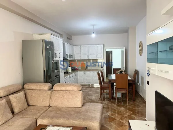 Tirane, jepet me qera apartament 2+1+Ballkon Kati 4, 110 m² 400 € (Fresku)