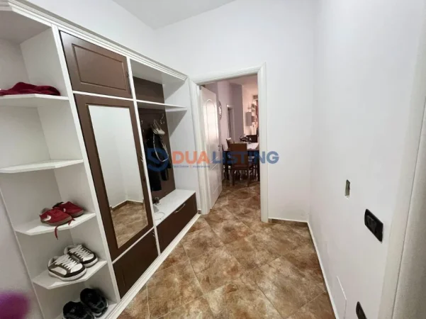 Tirane, jepet me qera apartament 2+1+Ballkon Kati 4, 110 m² 400 € (Fresku)