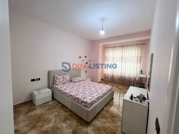 Tirane, jepet me qera apartament 2+1+Ballkon Kati 4, 110 m² 400 € (Fresku)