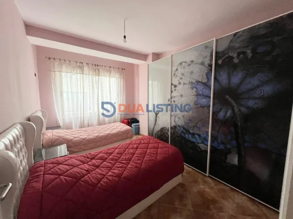 Tirane, jepet me qera apartament 2+1+Ballkon Kati 4, 110 m² 400 € (Fresku)