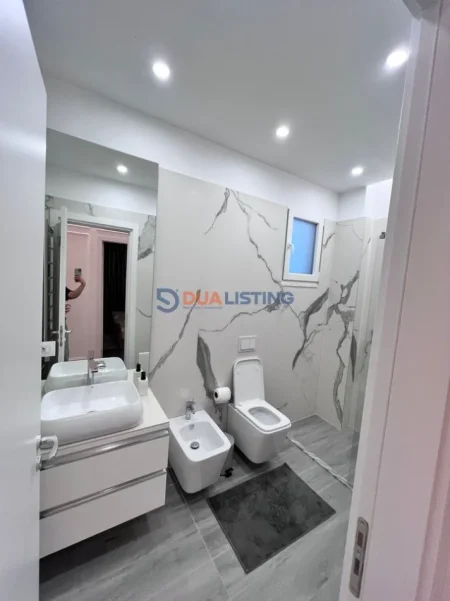 Tirane, jepet me qera apartament 3+1+Aneks+Ballkon Kati 8, 131 m² 1.400 € (Don Bosco)