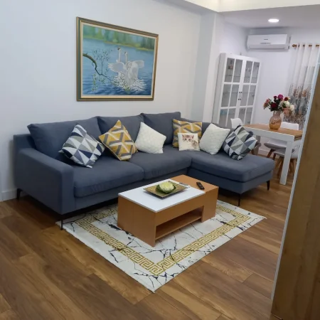 Tirane, jepet me qera apartament 1+1 Kati 4, (bllok)