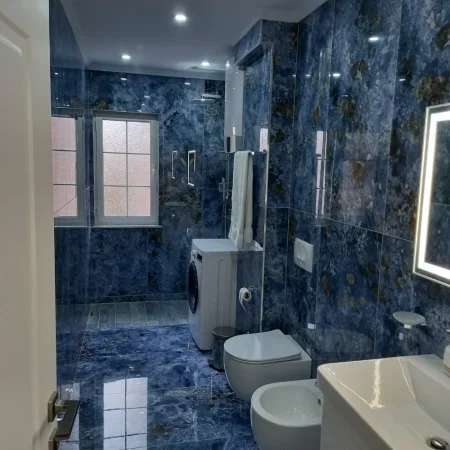 Tirane, jepet me qera apartament 1+1 Kati 4, (bllok)