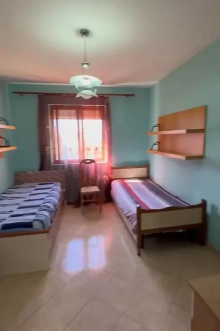 Tirane, jepet me qera apartament 2+1 Kati 4, 90 m² 450 € (Porcelani)