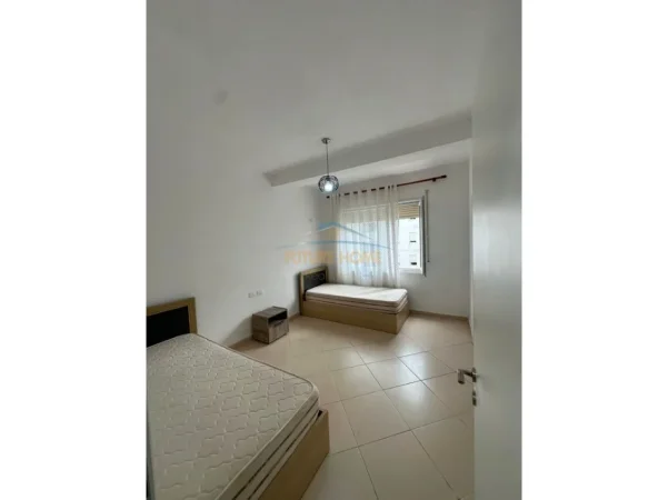 Tirane, jepet me qera apartament 2+1+Ballkon Kati 3, 102 m² 450 € (Fresk)